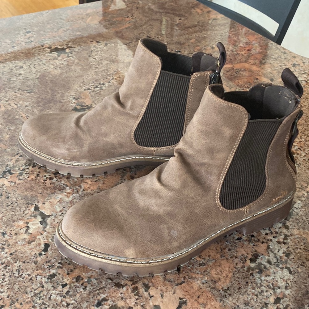 Ankle booties